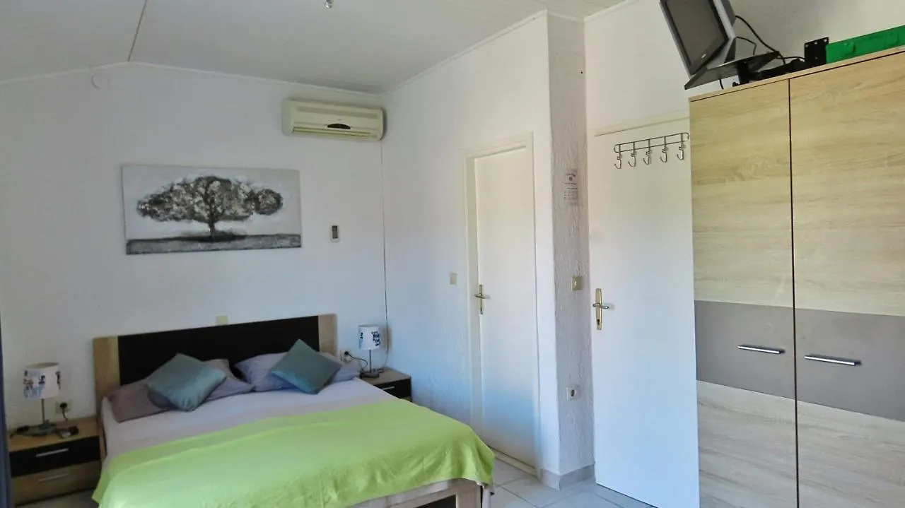Villa Ana Slatine 3*,