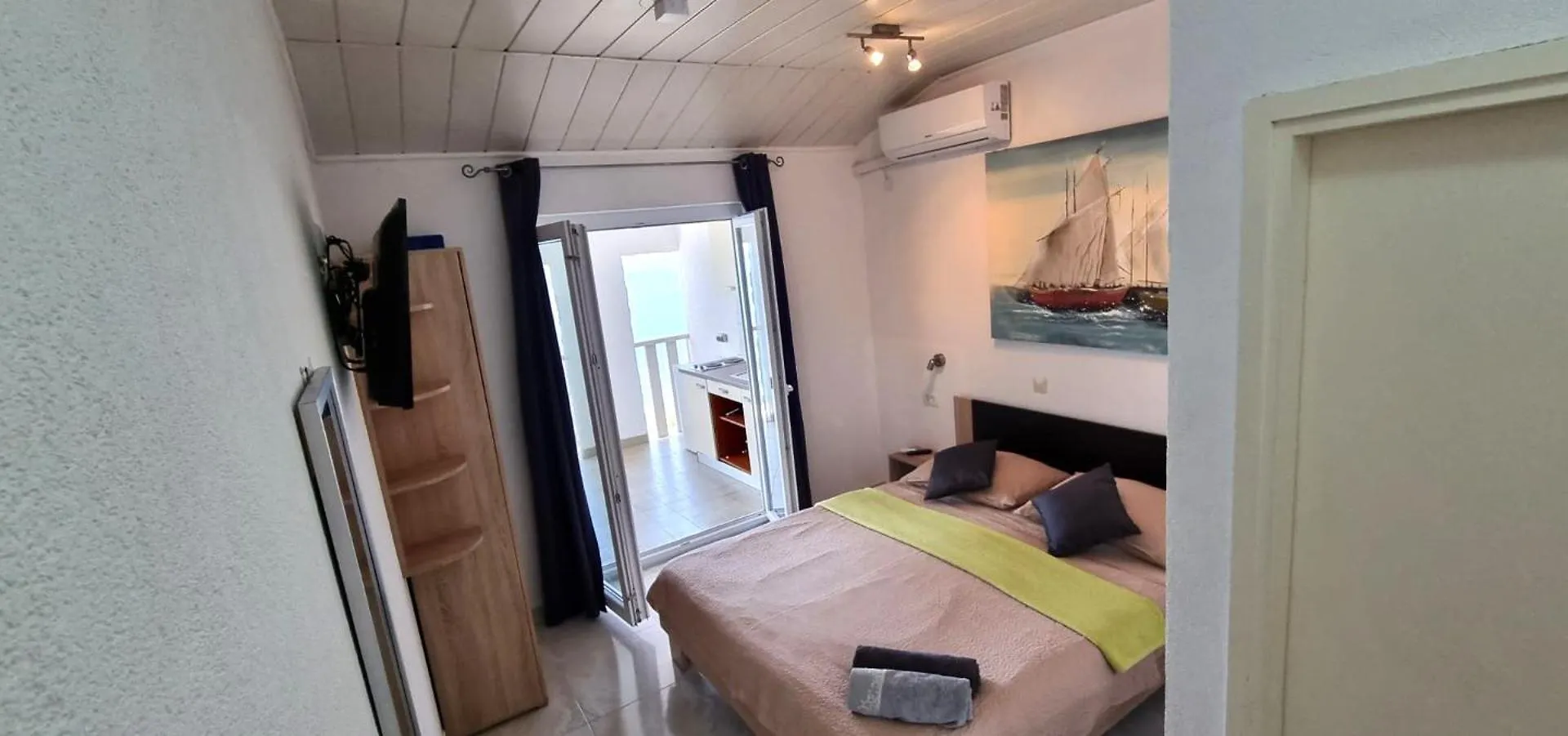 Villa Ana Slatine Aparthotel