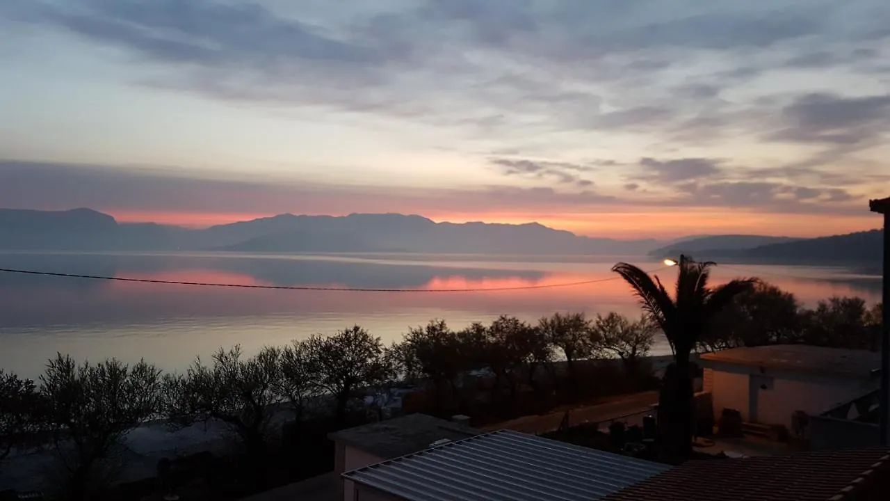 Villa Ana Slatine Aparthotel