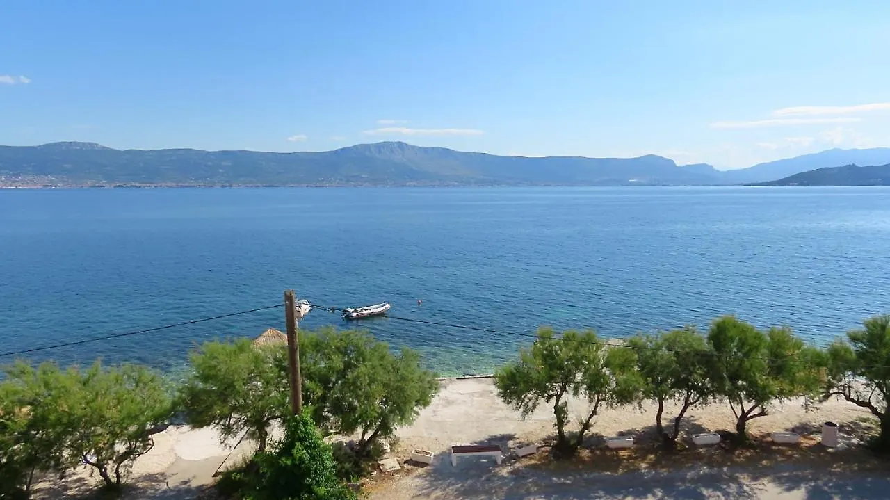 Villa Ana Slatine 3*,  Croatia