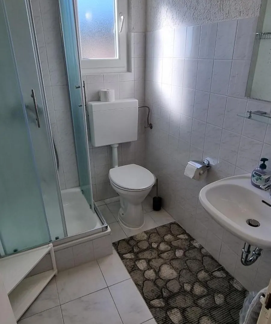 Villa Ana Slatine 3*,